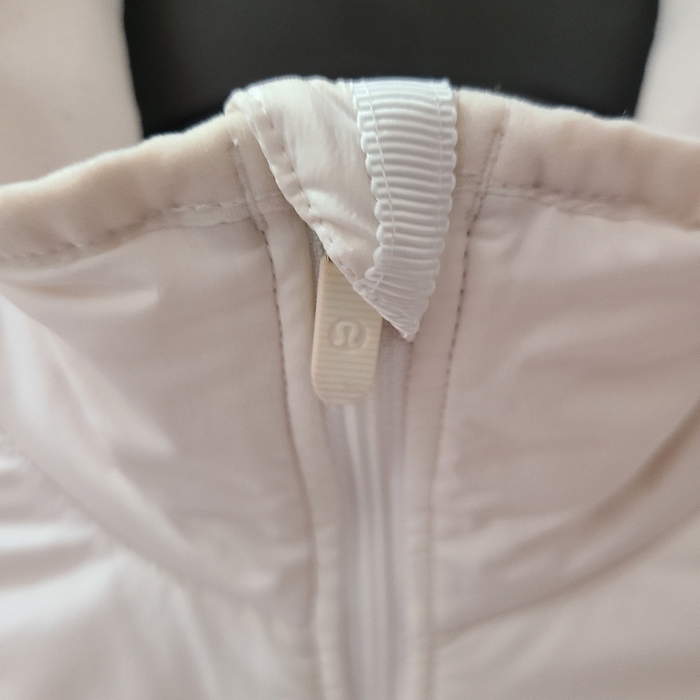 Lululemon Run For Cold Thermo-regulating Reflective Active Jacket in White Sz 4 - Picture 11 of 16
